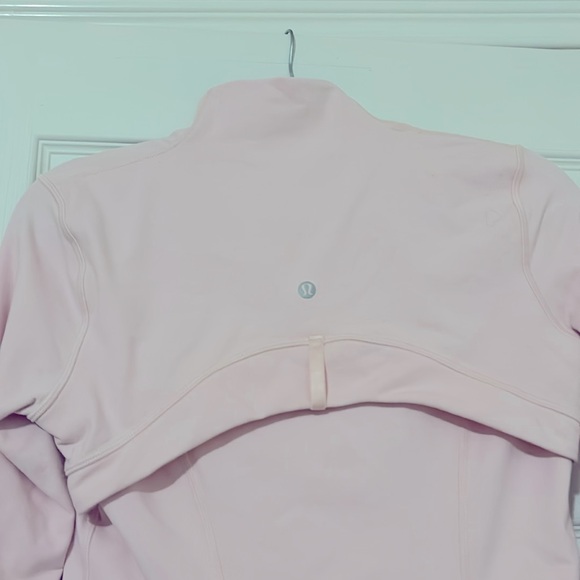 Light pink lulu lemon define jacket ๐. - Picture 3 of 3